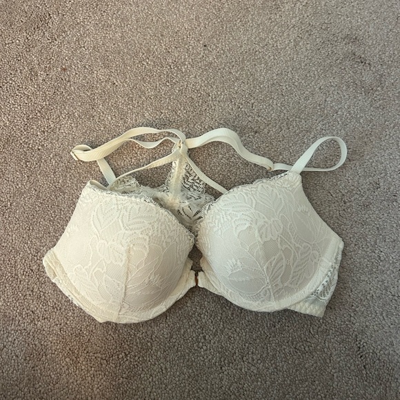 Elegant Lace Underwire Bra - Cream/ White NEVER WORN - Picture 1 of 1